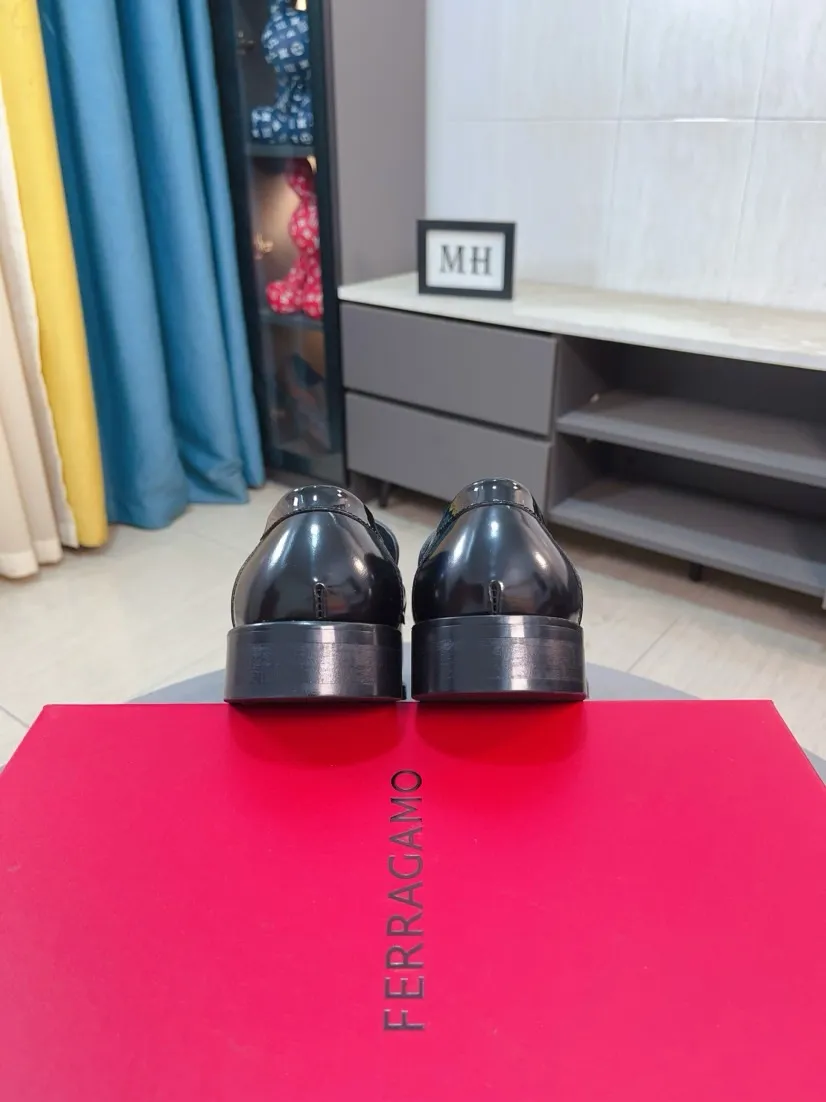 Men's shoes 💰560🌸🌸Water dyed cowhide 🆘[Salvatore Ferragamo] Ferragamo's latest casual business leather shoes for men! Available at counters simultaneously! The fabric is made of specially imported original suede calfskin, and the interior is made of imported water-dyed cowhide. It is absolutely luxurious and leads the fashion trend. Matching code: 38-44 45 customized
